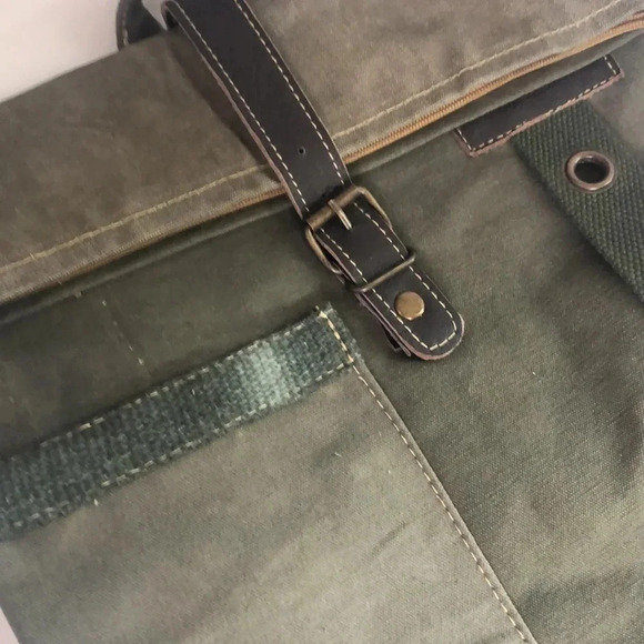 VINTAGE ADDICTION Military Tent Backpack - Picture 4 of 8